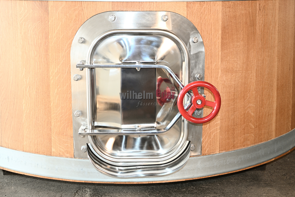 Stainless steel door for installation in fermentation vats